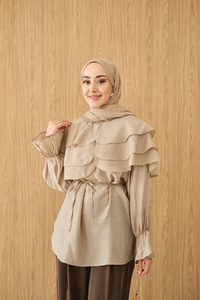 Geniş Katlı Yaka Bel Bağlamalı Tunik Krem