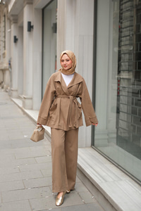 Geniş Yakalı Takım Açık Kahve