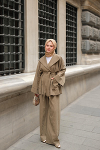 Geniş Yakalı Takım Haki Yeşil