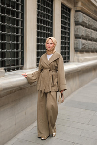 Geniş Yakalı Takım Haki Yeşil