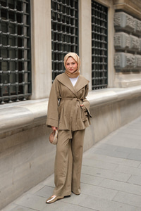 Geniş Yakalı Takım Haki Yeşil