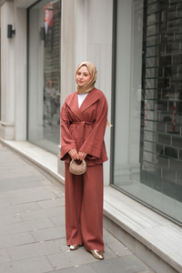 Geniş Yakalı Takım Kiremit