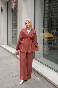 Geniş Yakalı Takım Kiremit