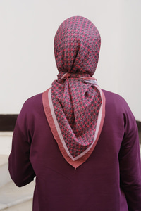 Geometrik Desen Eşarp  Vişne Çürüğü