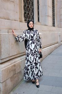 Geometrik Desen Saten Elbise Siyah