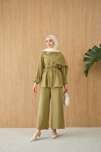 Gizli Düğme Detay Bel Bağlamalı Takım Fıstık Yeşil