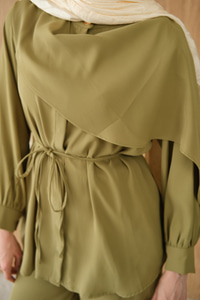 Gizli Düğme Detay Bel Bağlamalı Takım Fıstık Yeşil