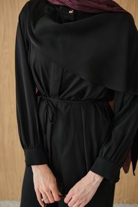 Gizli Düğme Detay Bel Bağlamalı Takım Siyah