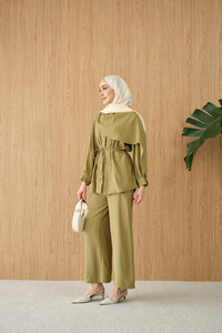 Gizli Düğme Detay Bel Bağlamalı Takım Fıstık Yeşil