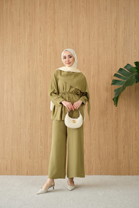 Gizli Düğme Detay Bel Bağlamalı Takım Fıstık Yeşil