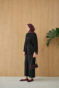 Gizli Düğme Detay Bel Bağlamalı Takım Siyah