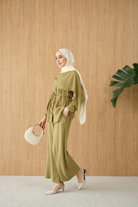 Gizli Düğme Detay Bel Bağlamalı Takım Fıstık Yeşil