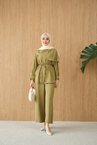 Gizli Düğme Detay Bel Bağlamalı Takım Fıstık Yeşil