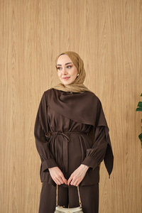 Gizli Düğme Detay Bel Bağlamalı Takım Kahverengi