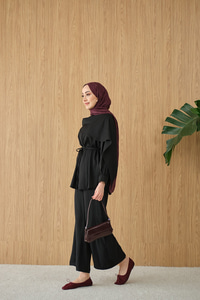 Gizli Düğme Detay Bel Bağlamalı Takım Siyah