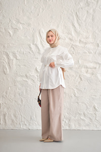 Gizli Düğme Detay Omuzdan Volanlı Gömlek Beyaz