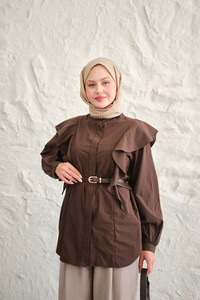 Gizli Düğme Detay Omuzdan Volanlı Gömlek Kahverengi