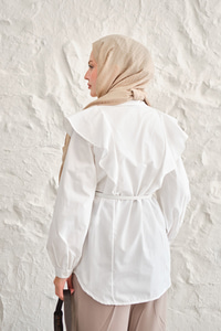 Gizli Düğme Detay Omuzdan Volanlı Gömlek Beyaz