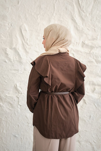 Gizli Düğme Detay Omuzdan Volanlı Gömlek Kahverengi