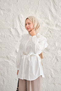 Gizli Düğme Detay Omuzdan Volanlı Gömlek Beyaz