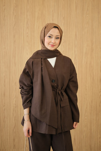 Gizli Düğme Detay V Yaka Takım Kahverengi