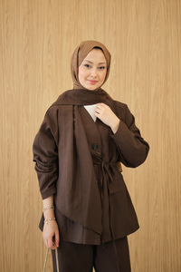 Gizli Düğme Detay V Yaka Takım Kahverengi