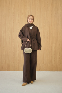 Gizli Düğme Detay V Yaka Takım Kahverengi