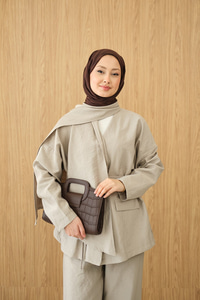 Gizli Düğme Detay V Yaka Takım Krem