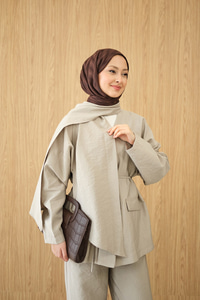 Gizli Düğme Detay V Yaka Takım Krem