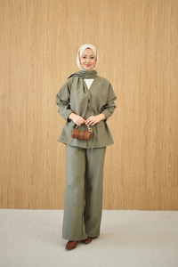 Gizli Düğme Detay V Yaka Takım Yeşil