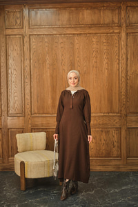 Gizli Düğme Detaylı Elbise Kahverengi