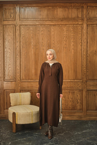 Gizli Düğme Detaylı Elbise Kahverengi