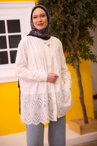 Gizli Düğmeli Dantel Detay Gömlek Beyaz