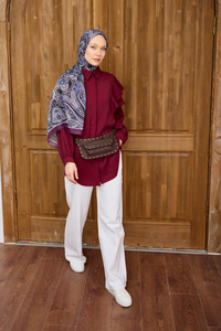 Gizli Düğmeli Fırfır Detay Gömlek Bordo