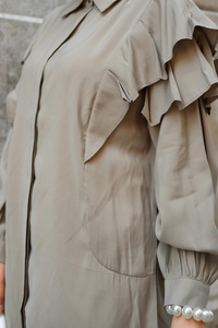 Gizli Düğmeli Fırfır Detay Gömlek Küf Yeşil