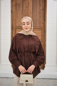 Gizli Düğmeli Hakim Yaka Bel Bağlamalı Gömlek Kahverengi