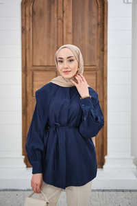 Gizli Düğmeli Hakim Yaka Bel Bağlamalı Gömlek Lacivert