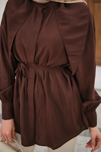 Gizli Düğmeli Hakim Yaka Bel Bağlamalı Gömlek Kahverengi