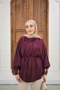 Gizli Düğmeli Hakim Yaka Bel Bağlamalı Gömlek Mürdüm