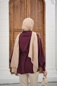 Gizli Düğmeli Hakim Yaka Bel Bağlamalı Gömlek Mürdüm