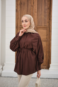 Gizli Düğmeli Hakim Yaka Bel Bağlamalı Gömlek Kahverengi