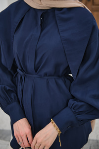 Gizli Düğmeli Hakim Yaka Bel Bağlamalı Gömlek Lacivert