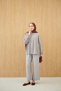 Gizli Fermuar Detaylı Müslin Takım Gri