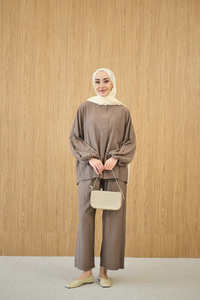 Gizli Fermuar Detaylı Müslin Takım Vizon