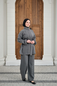 Gizli Fermuarlı Kemerli Pantolonlu Takım Füme