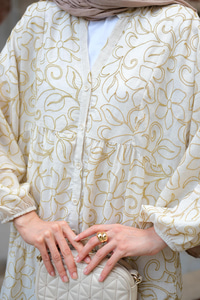 Gold Çicek Nakışlı Elbise Krem