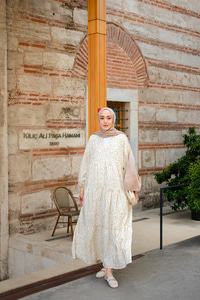 Gold Çicek Nakışlı Elbise Krem