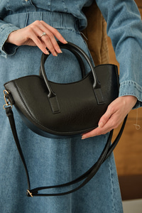 Gold Detay Deri Görünümlü Gondol Çanta Siyah