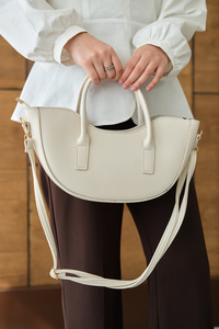 Gold Detay Deri Görünümlü Gondol Çanta Krem