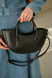 Gold Detay Deri Görünümlü Gondol Çanta Siyah